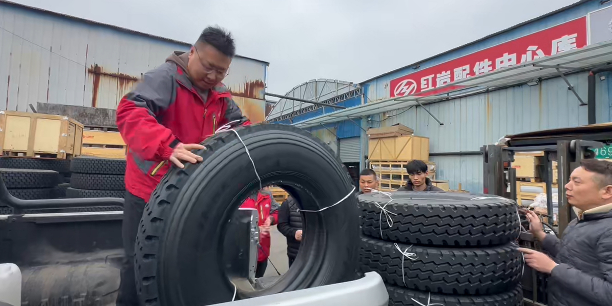 红岩行一场跨越山海的温暖对话