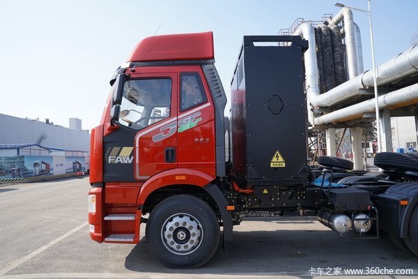 油换电背后：货运司机的账本与路权之争