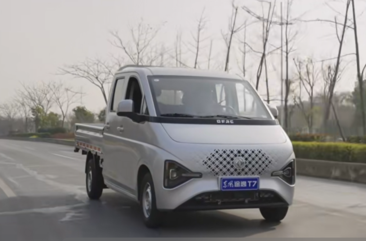 第四代高能小卡东风途逸T7：更能装、更能省、更舒适、更安全的全能货运伙伴