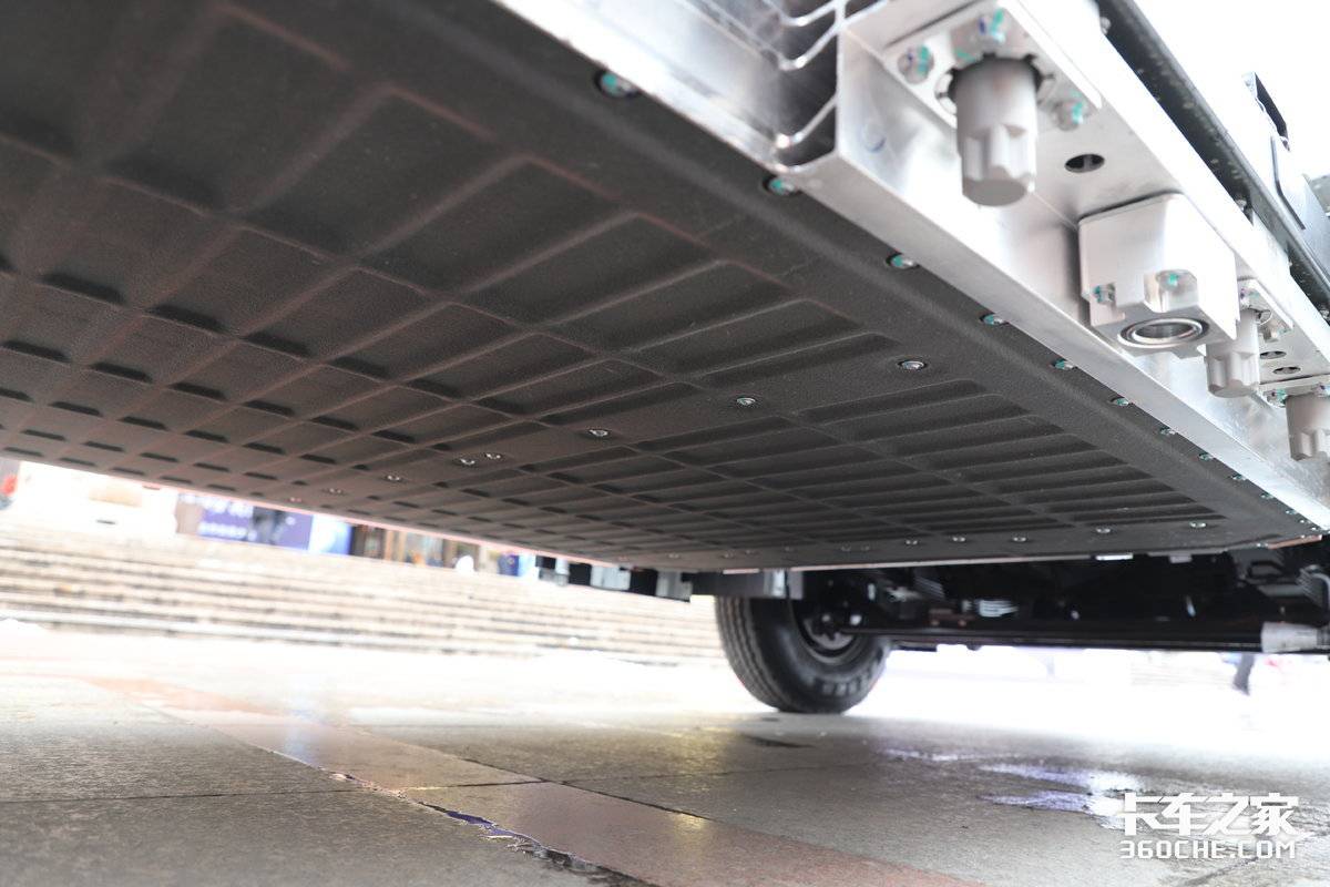 150秒超快换电 可车电分离 智云坤势轻卡还带高顶驾驶室