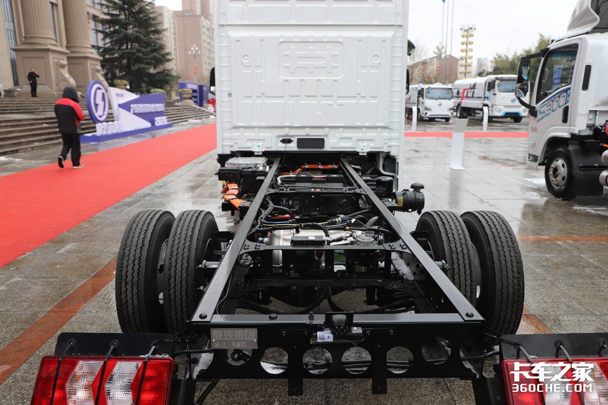 150秒超快换电 可车电分离 智云坤势轻卡还带高顶驾驶室