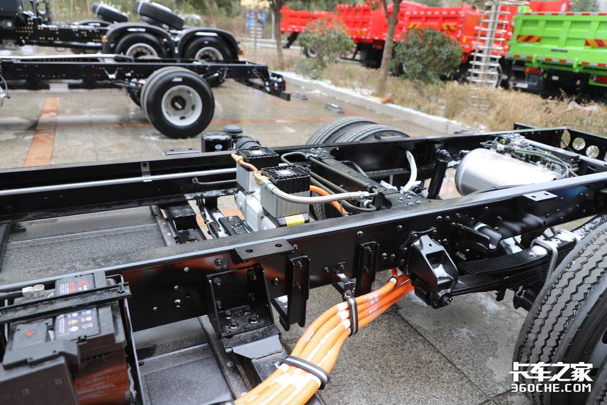 150秒超快换电 可车电分离 智云坤势轻卡还带高顶驾驶室