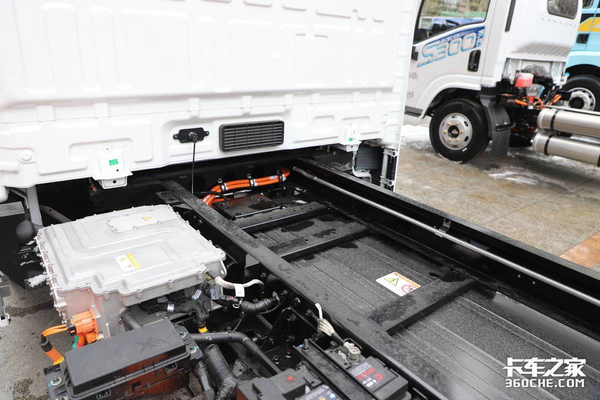 150秒超快换电 可车电分离 智云坤势轻卡还带高顶驾驶室