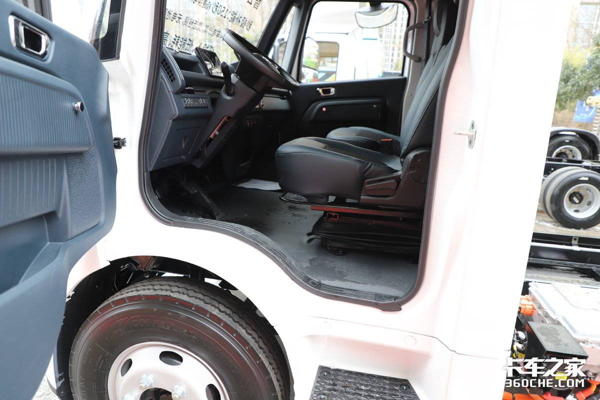 150秒超快换电 可车电分离 智云坤势轻卡还带高顶驾驶室