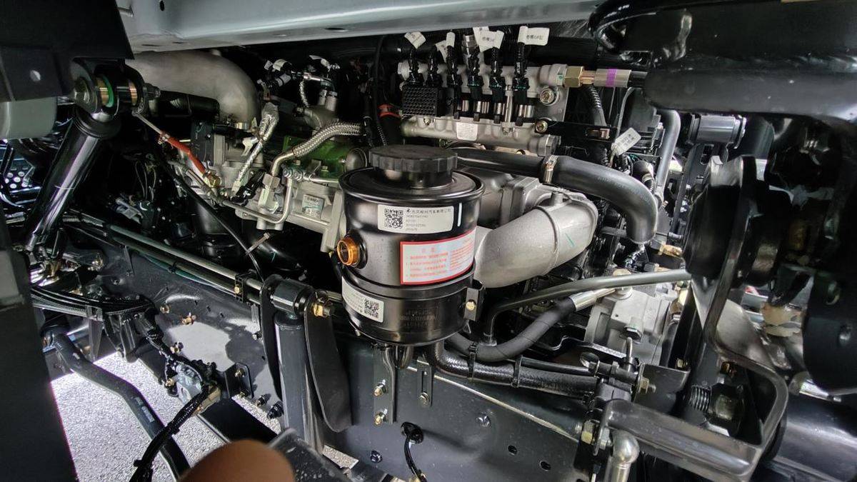 乘龙H5V LNG牵引车：以高效舒适，伴卡友一路创富前行IMG20251222160619