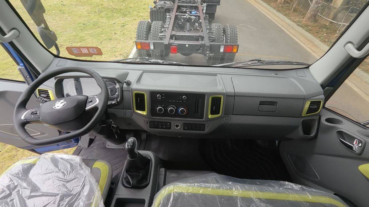 乘龙L2自卸车:动力强劲,承载可靠,城乡运输创富更高效IMG20251222092424