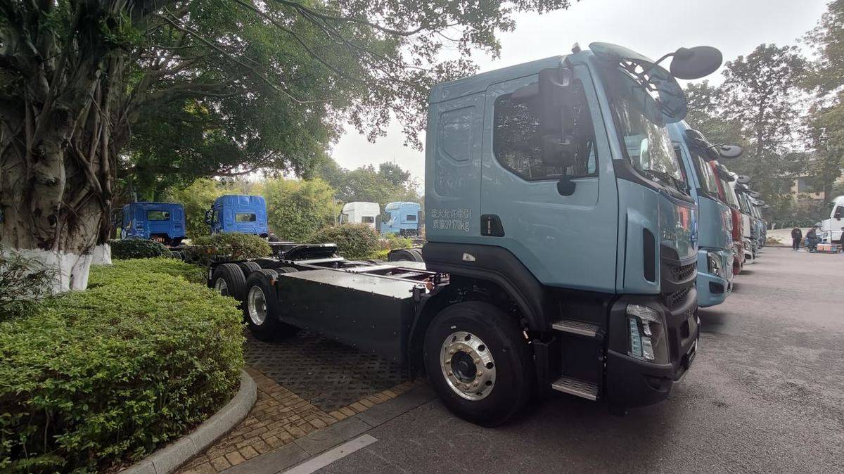 轻量化+长续航,资源运输首选乘龙H5超轻版纯电牵引车IMG20251222102056