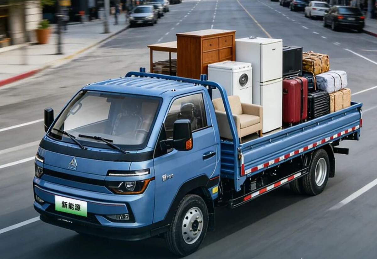 一车全能!中国重汽HOWO小将新能源