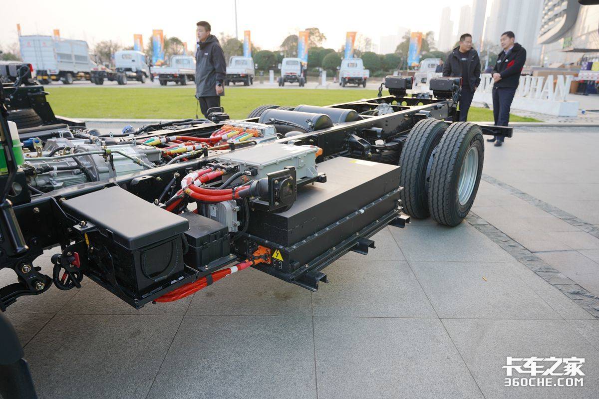 多利卡D6混动版 全新混动架构带来更低油耗与更高效率