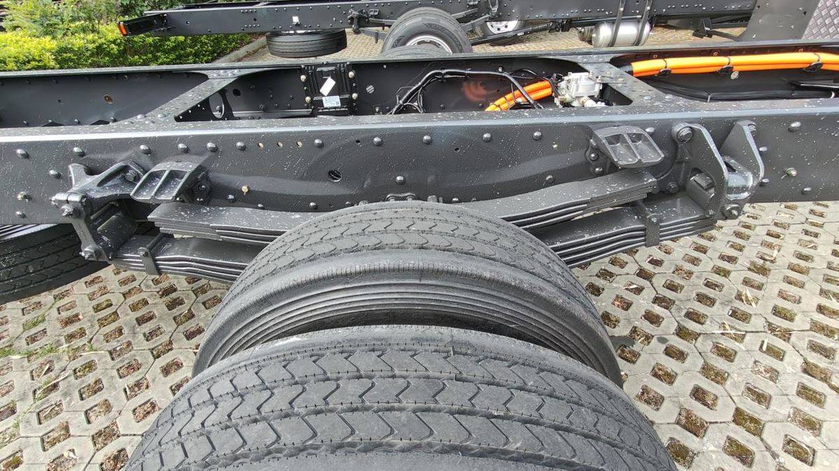 节能+轻量化！乘龙翼威5纯电大单桥定义中短途运输标杆IMG20251222155719