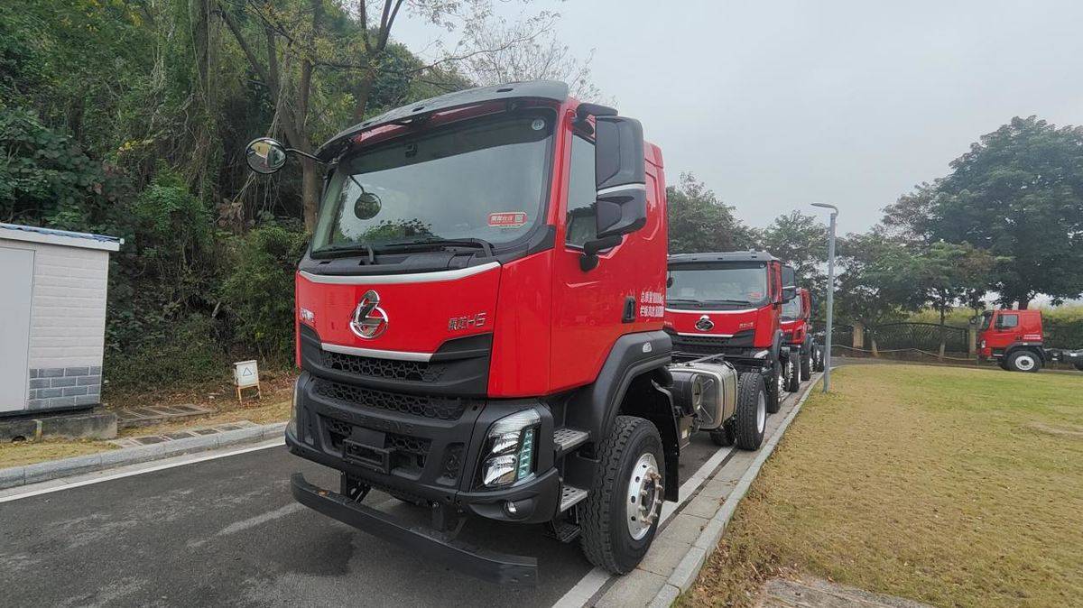 乘龙H5 4×2极限自卸车：矿山工地全场景 多拉多赚更能扛IMG20251222093429