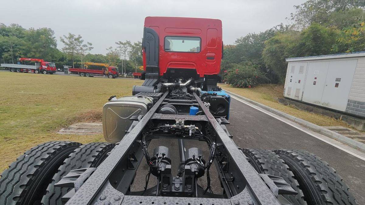 乘龙H5 4×2极限自卸车：矿山工地全场景 多拉多赚更能扛IMG20251222093519