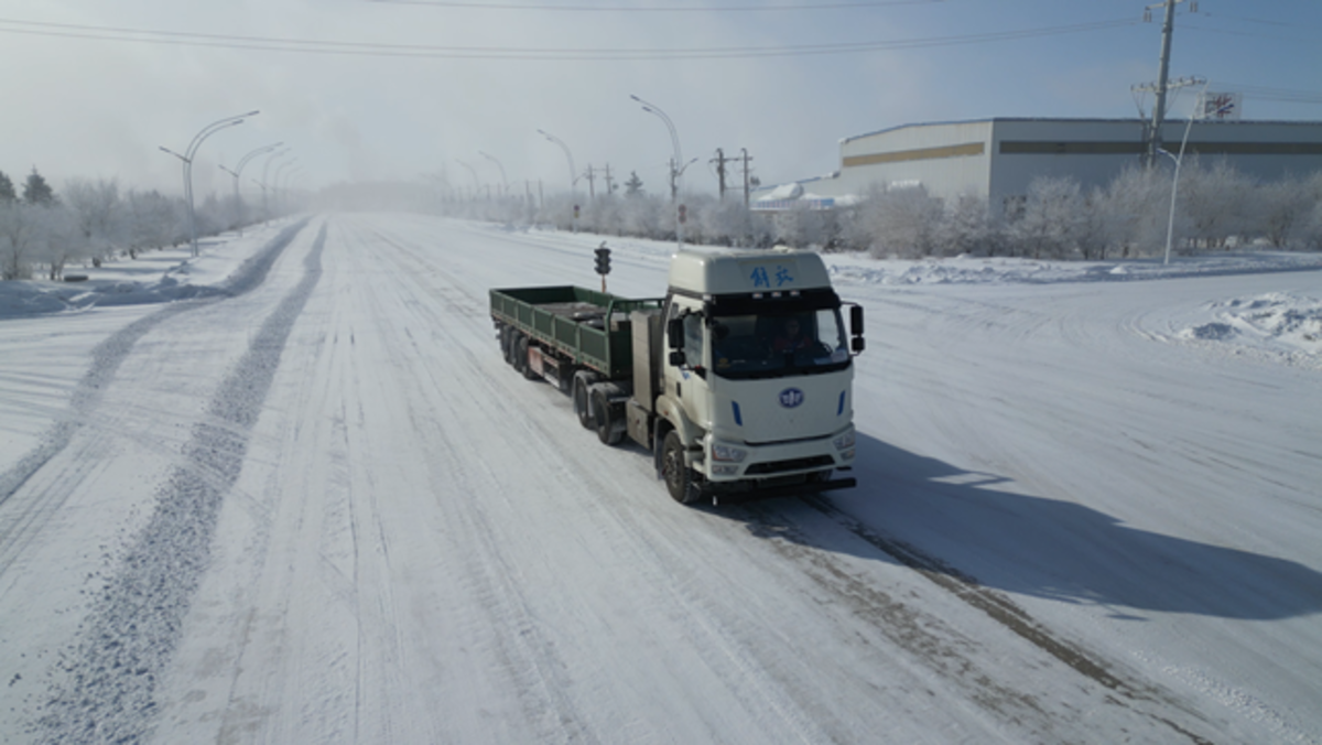 高效、绿色物流新范式  一汽解放J6 Pro平台新能源子母车 先睹为快！图形用户界面 AI 生成的内容可能不正确。