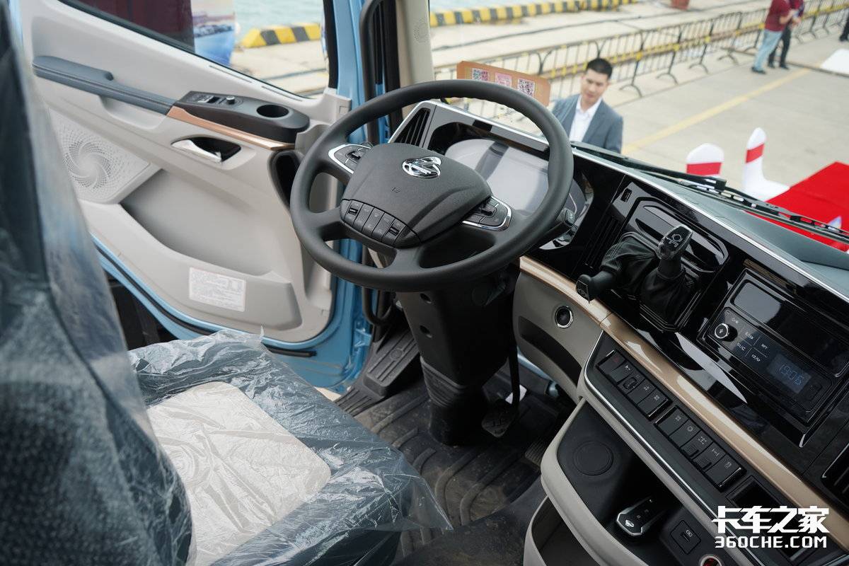 自重8.8吨 电耗1.1度/公里 乘龙翼威5纯电牵引车有哪些亮点?