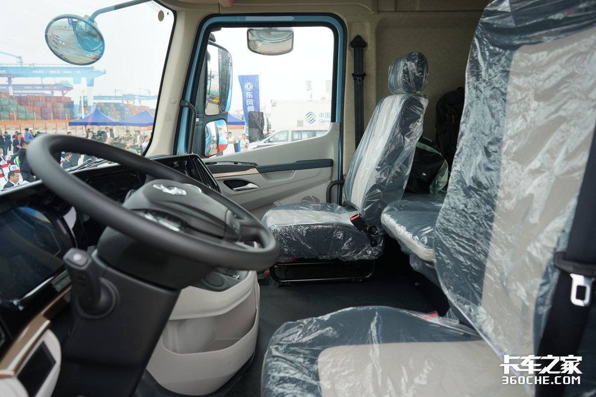 自重8.8吨 电耗1.1度/公里 乘龙翼威5纯电牵引车有哪些亮点?