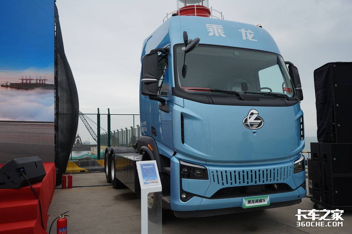 自重8.8吨 电耗1.1度/公里 乘龙翼威5纯电牵引车有哪些亮点?