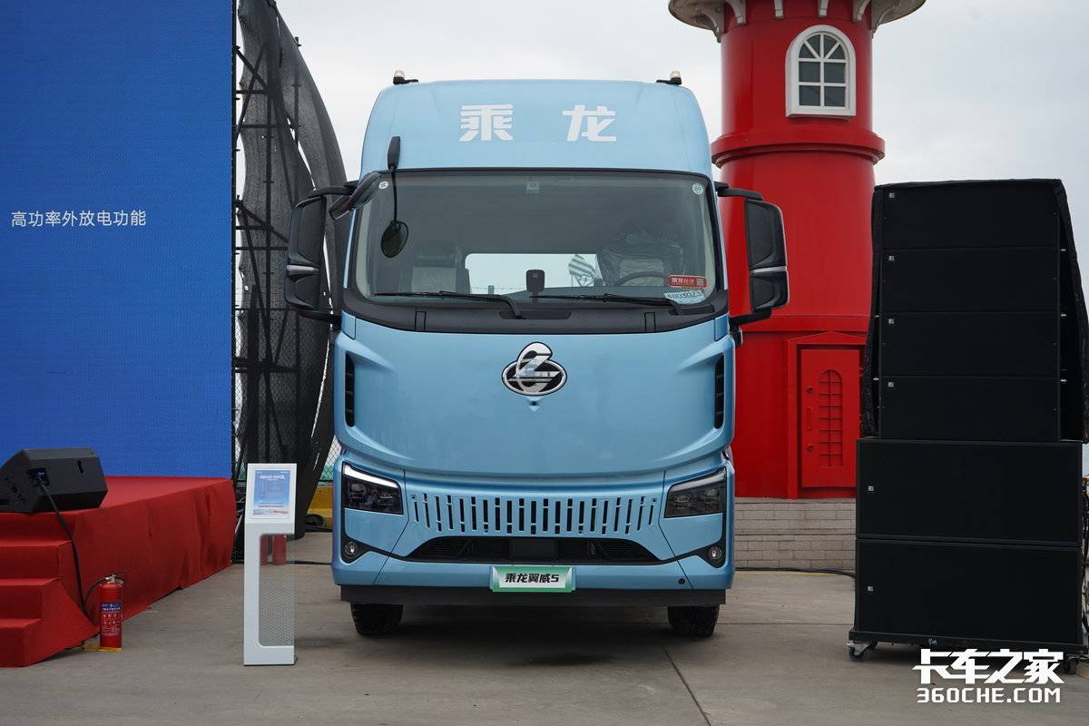 自重8.8吨 电耗1.1度/公里 乘龙翼威5纯电牵引车有哪些亮点?
