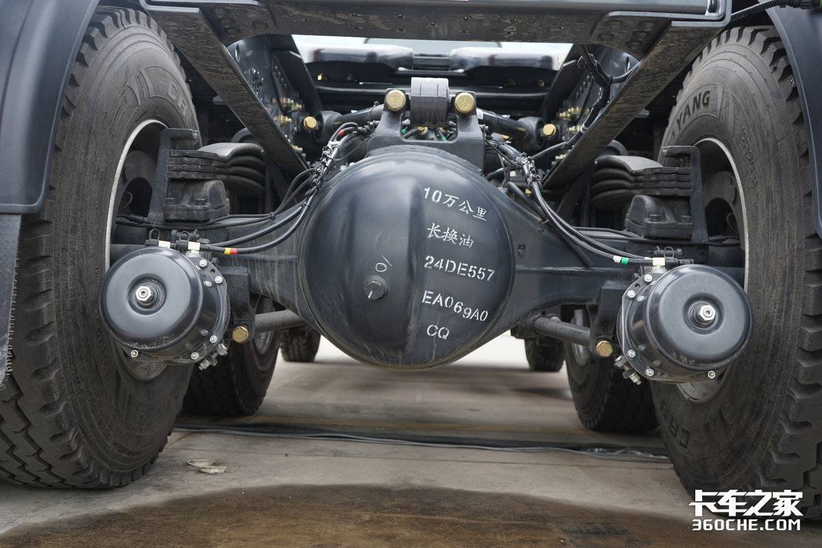 自重8.8吨 电耗1.1度/公里 乘龙翼威5纯电牵引车有哪些亮点?