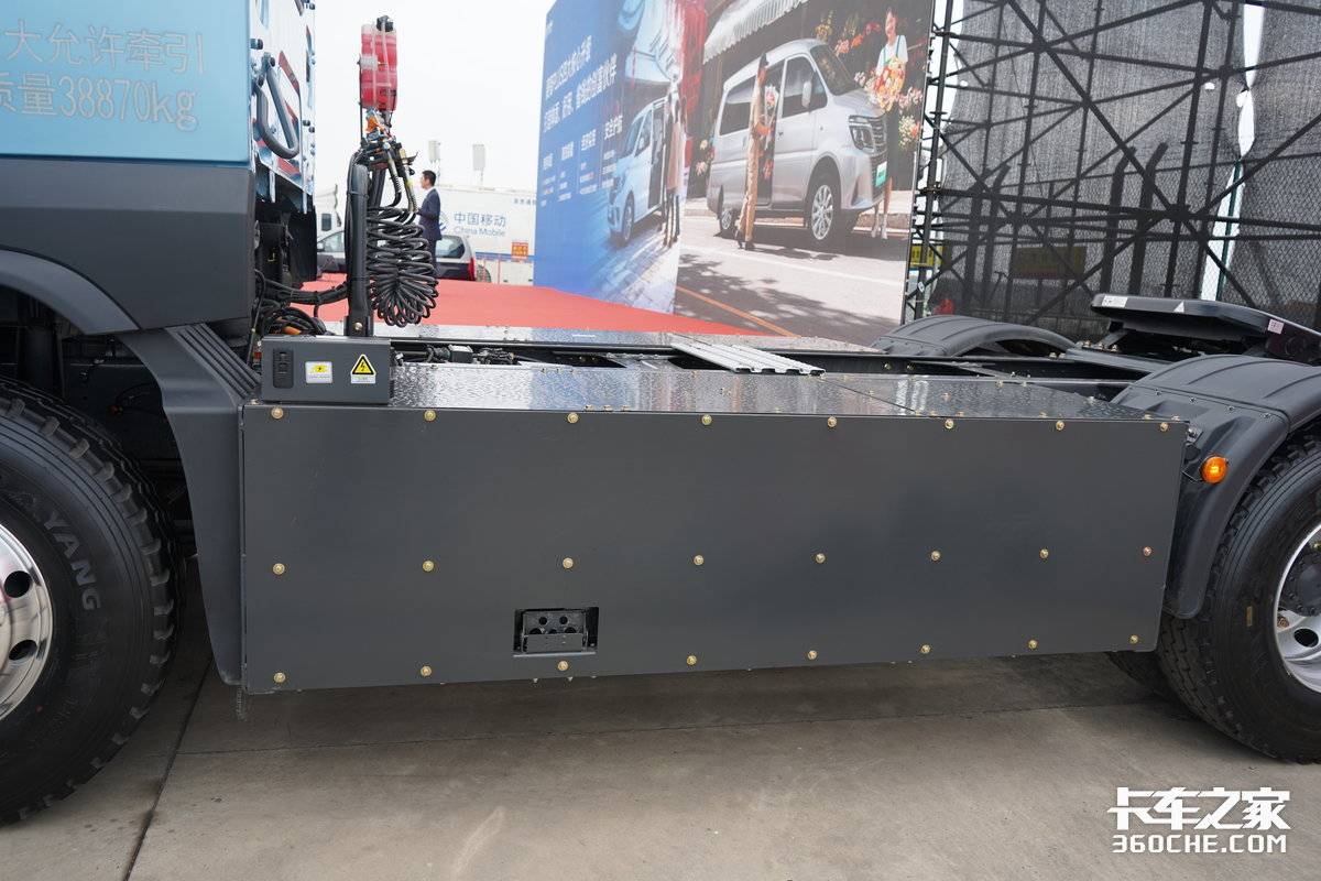 自重8.8吨 电耗1.1度/公里 乘龙翼威5纯电牵引车有哪些亮点?