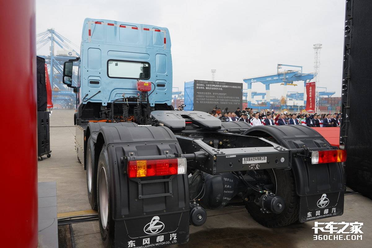 自重8.8吨 电耗1.1度/公里 乘龙翼威5纯电牵引车有哪些亮点?