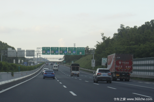 警惕辅助驾驶中的常见思维误区，卡友们千万别中招！