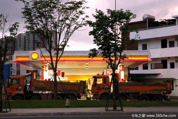 中东局势消息！每一发炮弹都打在了卡友的钱包里