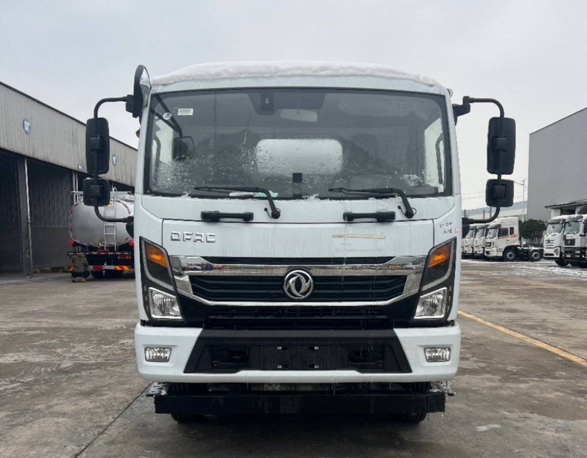 东风新一代罐式危化车 让危化运输更安心的实力派2111ceb5e573bca2b4dd584875e6573c