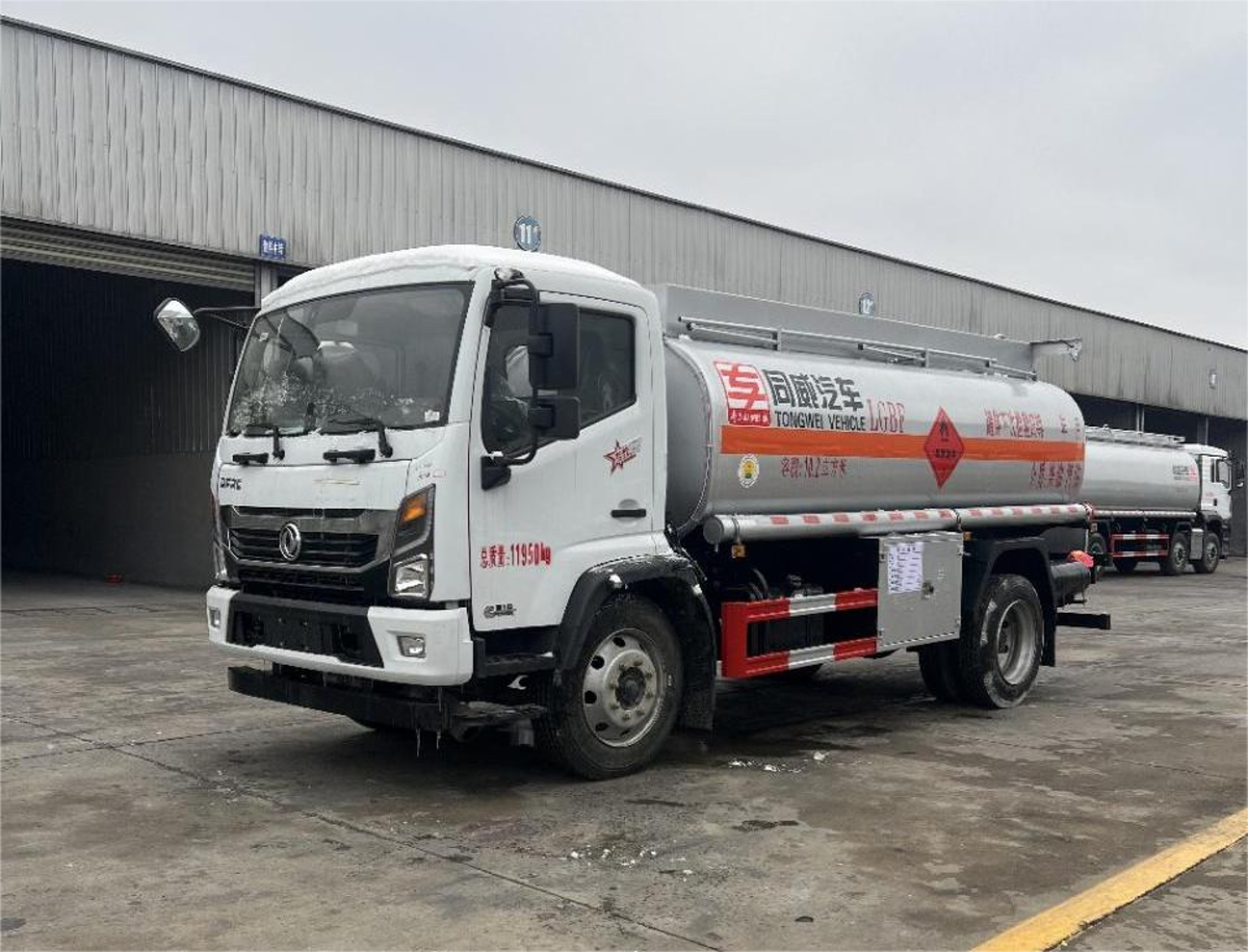 东风新一代罐式危化车 让危化运输更安心的实力派6c5bc1b6ad939ccaa38e2e1c9cb44d12