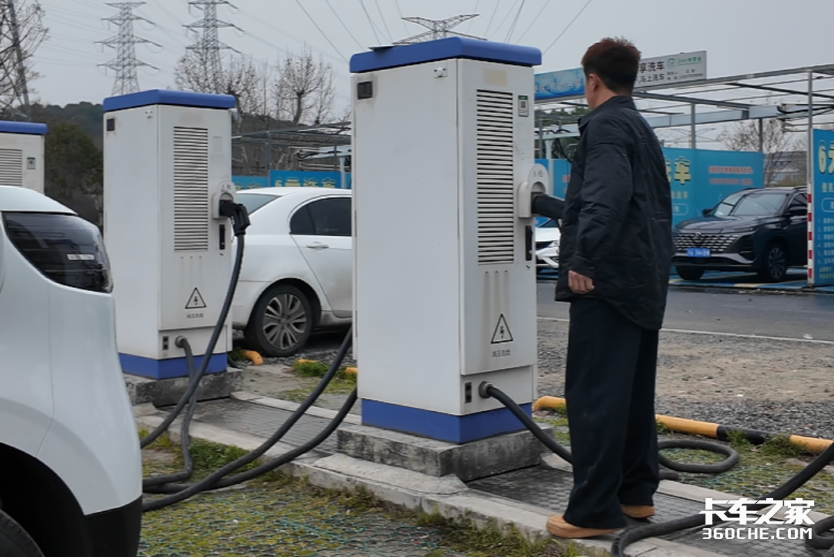 杭州师傅的“致富经” 换50度电新能源货车 快充电池助力月省4000+