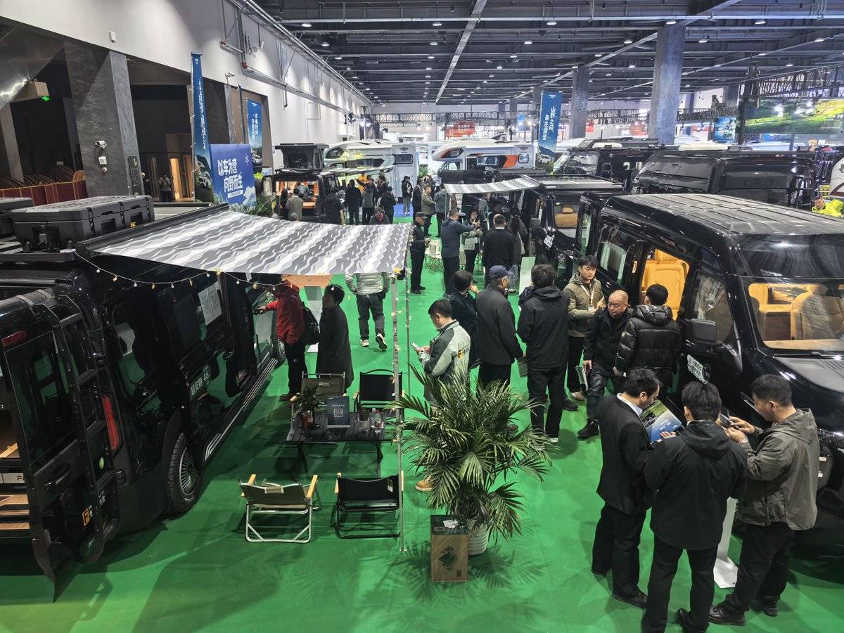 新品重磅集结!中国重汽轻型汽车登陆北京房车展