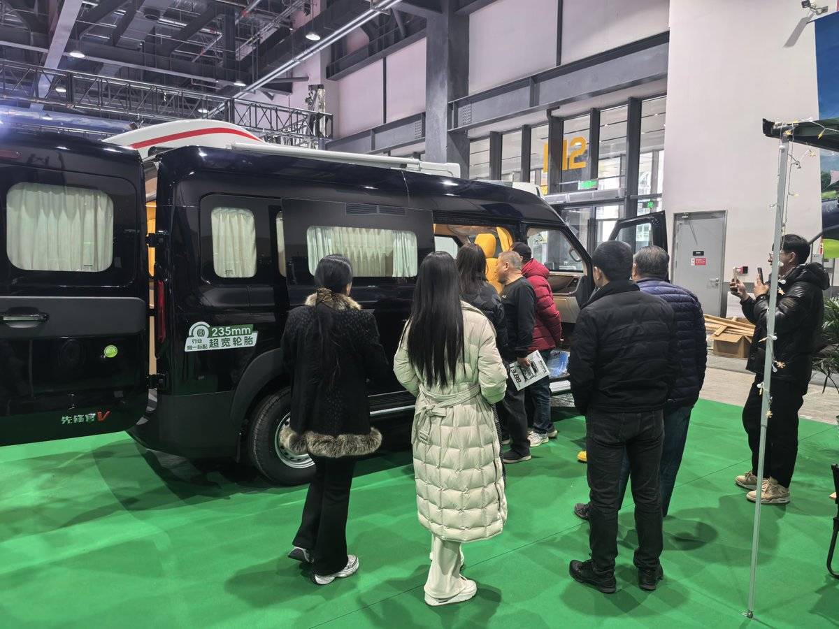 新品重磅集结!中国重汽轻型汽车登陆北京房车展