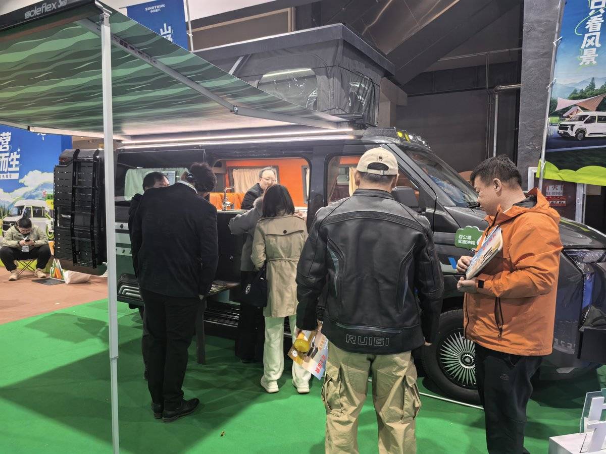 新品重磅集结!中国重汽轻型汽车登陆北京房车展