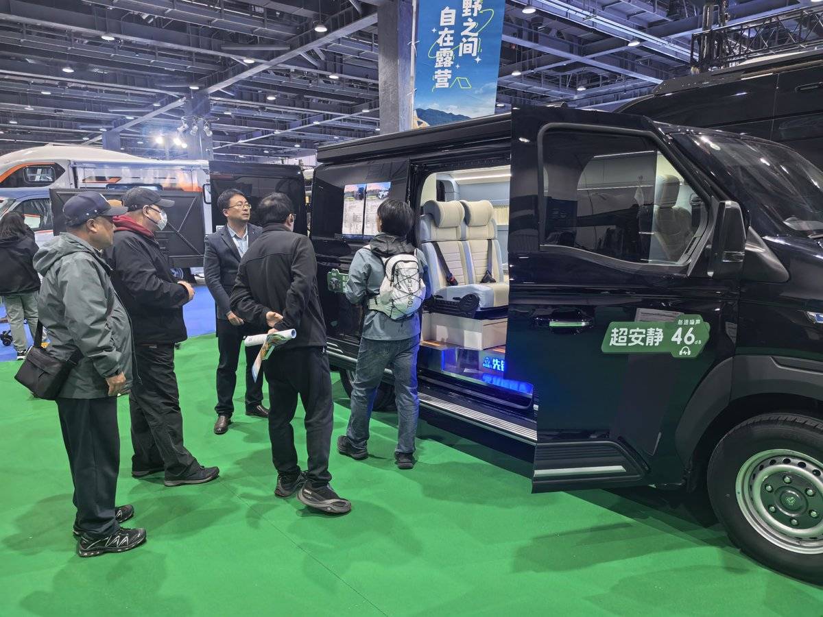 新品重磅集结!中国重汽轻型汽车登陆北京房车展