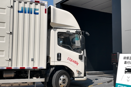 2分钟即满电 卡友体验电动货车换电 速度惊喜 但新车换旧电池心存顾虑