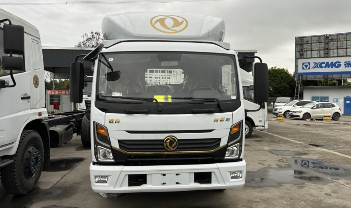 实车亮相 惊艳登场｜东风乾坤门店品鉴，解锁高端轻卡硬核实力