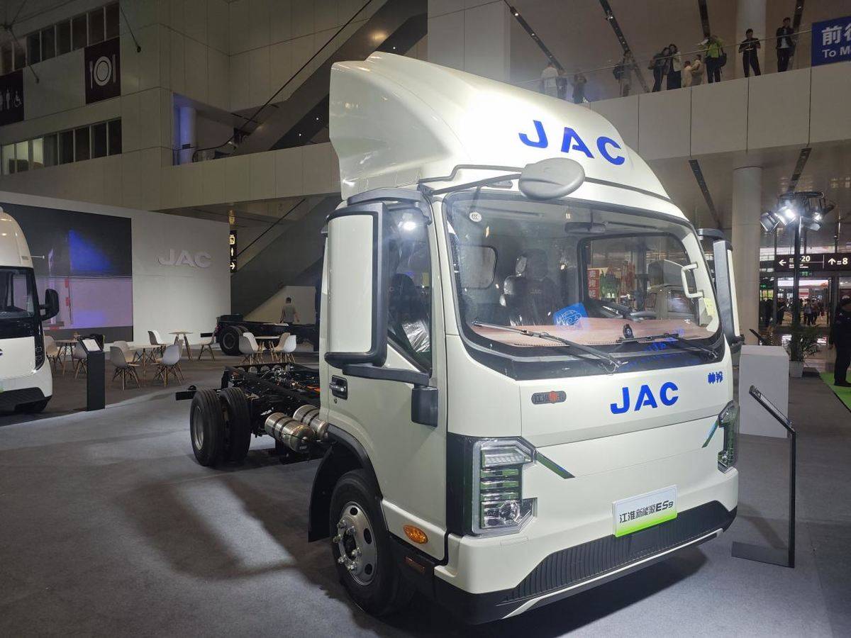 江淮1卡携明星阵容亮相深圳国际商用车展f7e2a2884096157ea840198aef2b1170