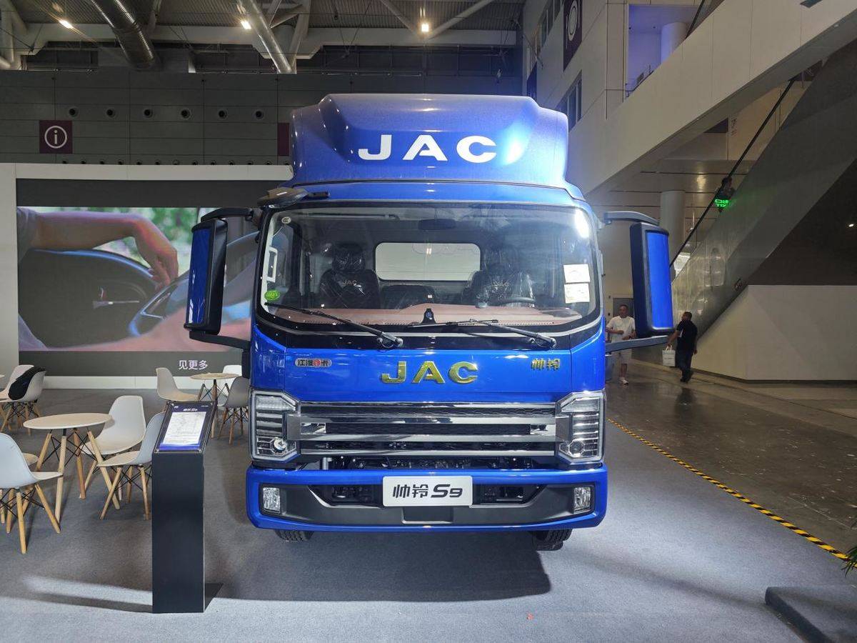 江淮1卡携明星阵容亮相深圳国际商用车展0d626d2b9d2fdba33c54c5177230ec1f