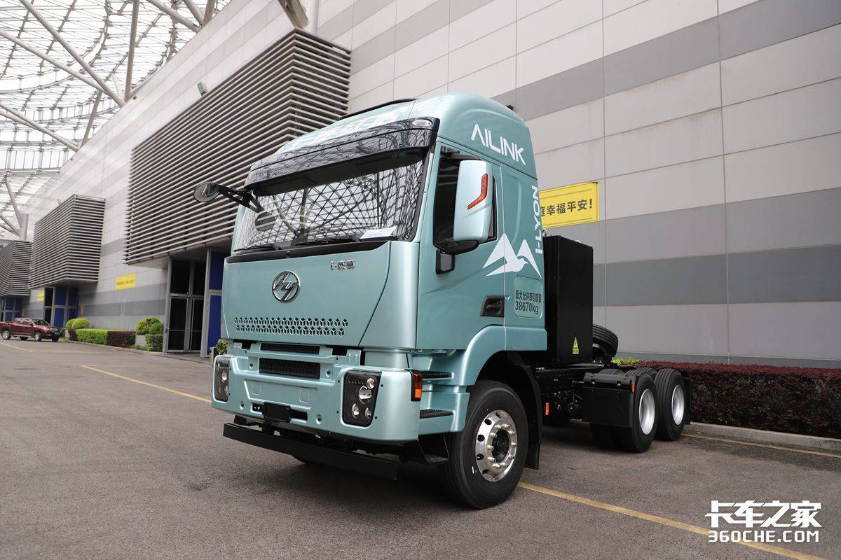 上汽红岩重装回归!i杰狮39.77万起 第三代新能源重卡全系首发