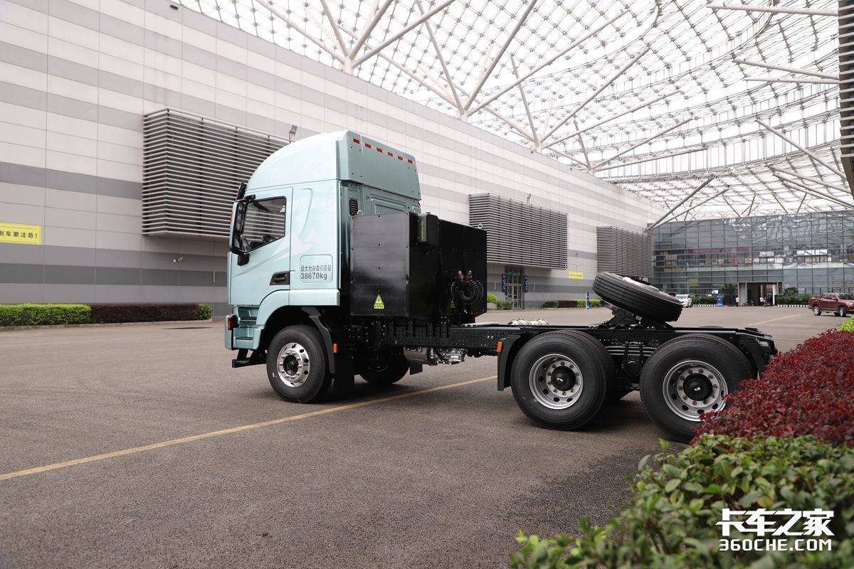 上汽红岩重装回归!i杰狮39.77万起 第三代新能源重卡全系首发