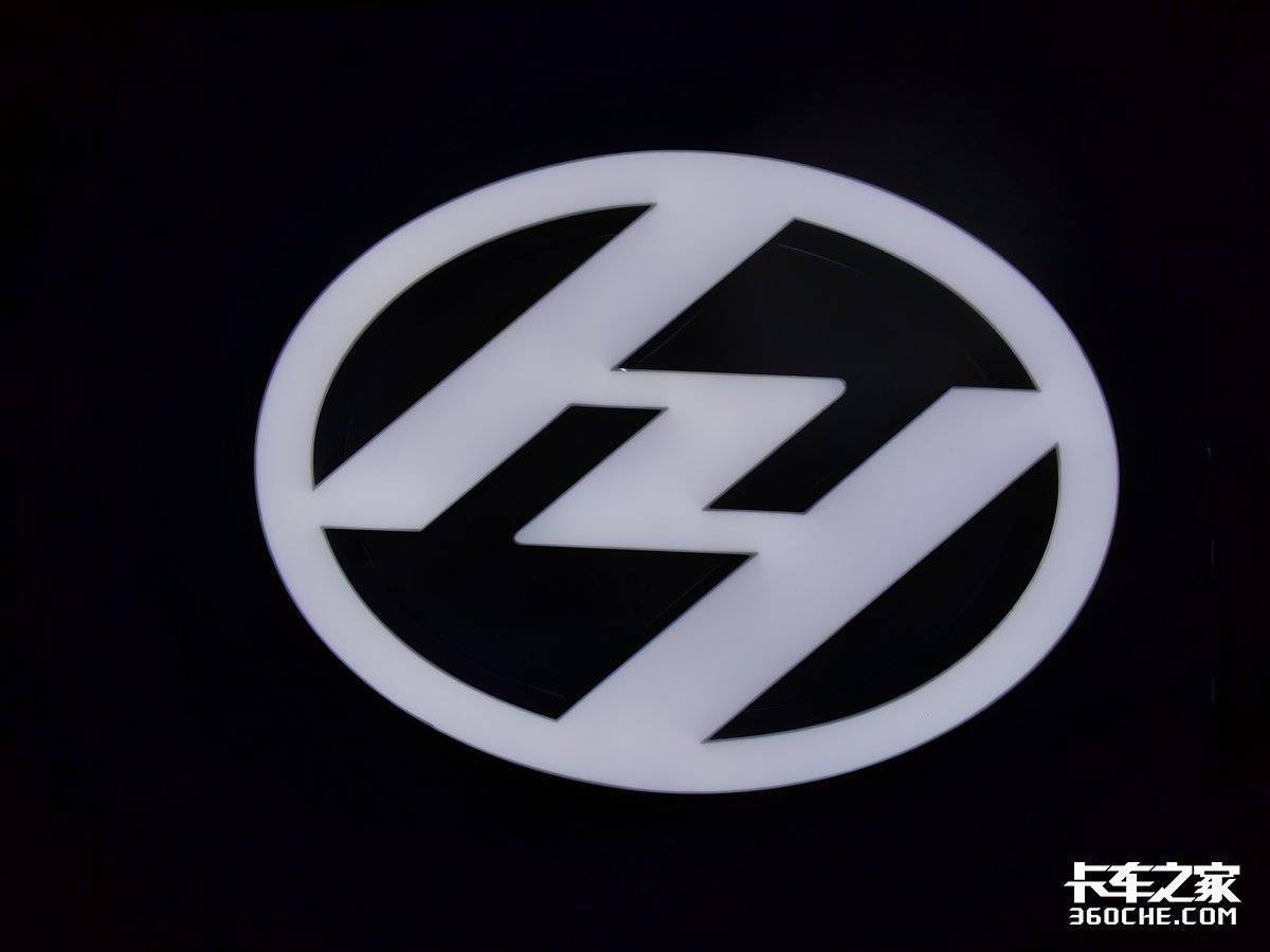 上汽红岩重装回归!i杰狮39.77万起 第三代新能源重卡全系首发