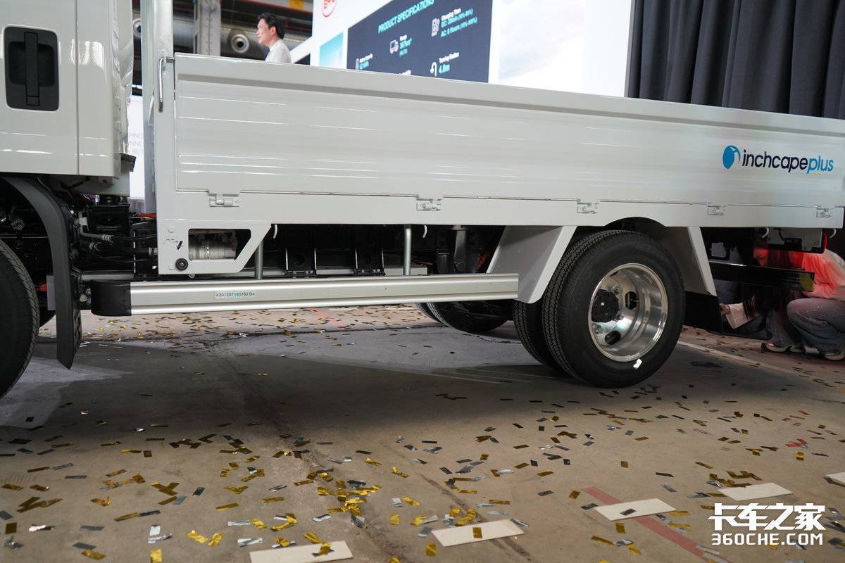 367公里续航 售价14.3万新币 比亚迪小卡T35登陆新加坡