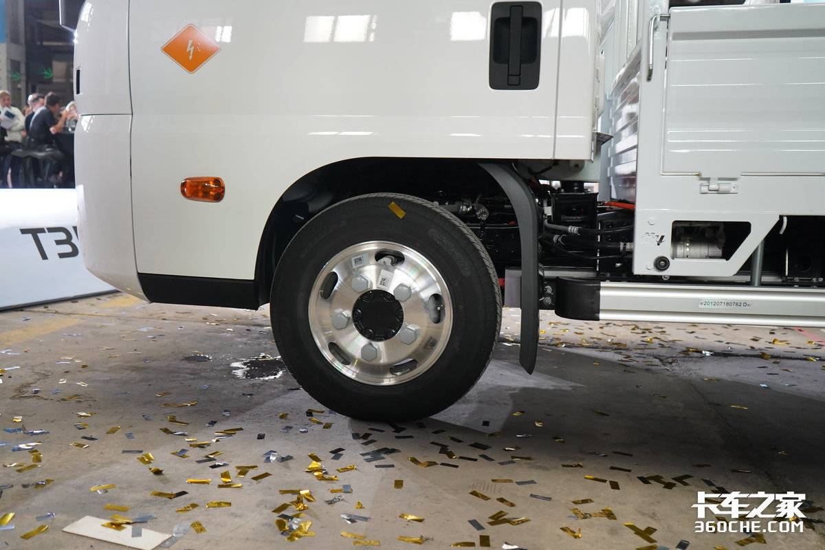 367公里续航 售价14.3万新币 比亚迪小卡T35登陆新加坡