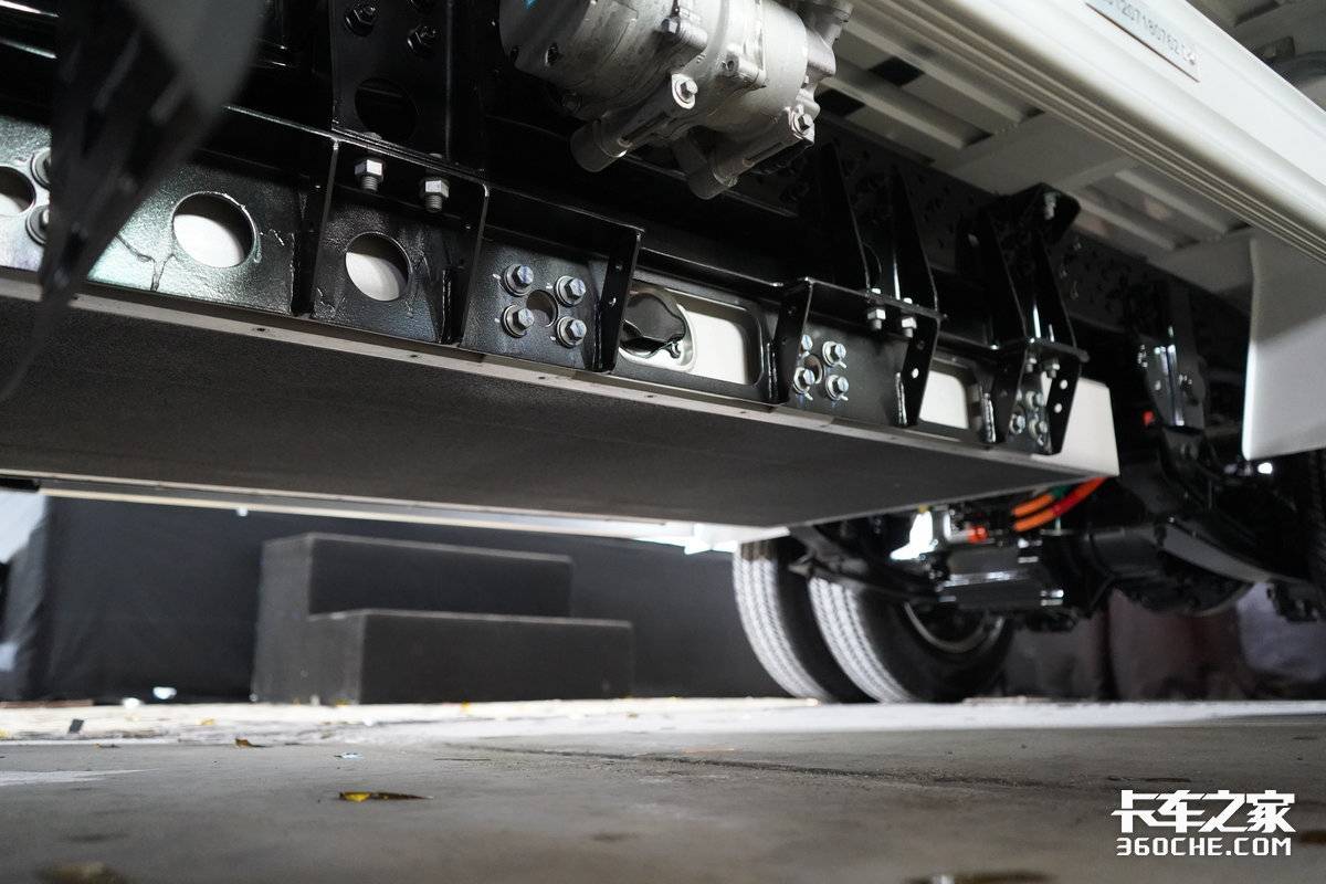 367公里续航 售价14.3万新币 比亚迪小卡T35登陆新加坡