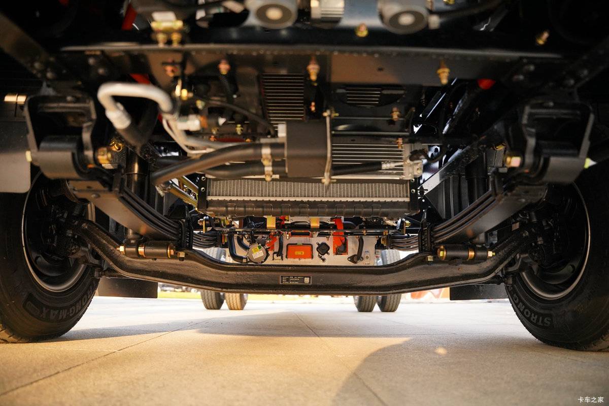 黄金三电系统 420牛米大扭矩 冷链绿通高效电动轻卡 就看东风乾坤K6E