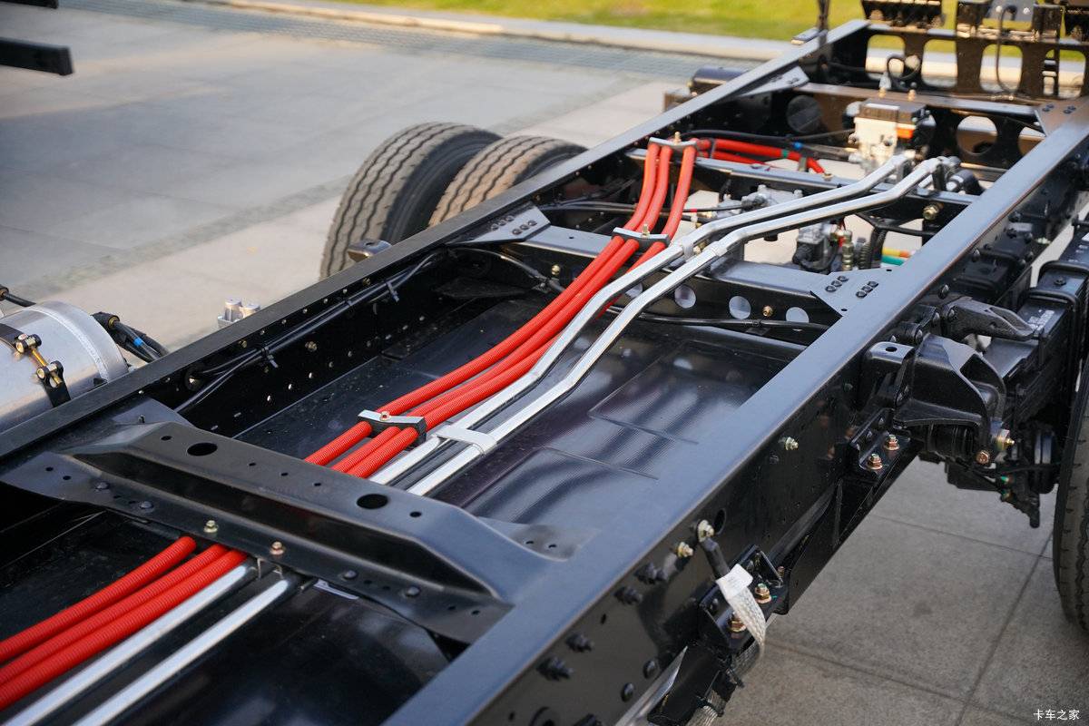 黄金三电系统 420牛米大扭矩 冷链绿通高效电动轻卡 就看东风乾坤K6E