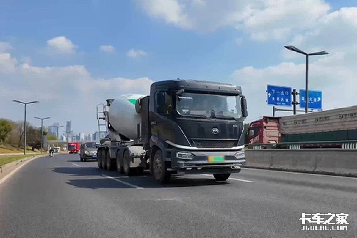 新能源商用车年销创新高 三位卡友讲真话 比亚迪牵引车助力高效创富