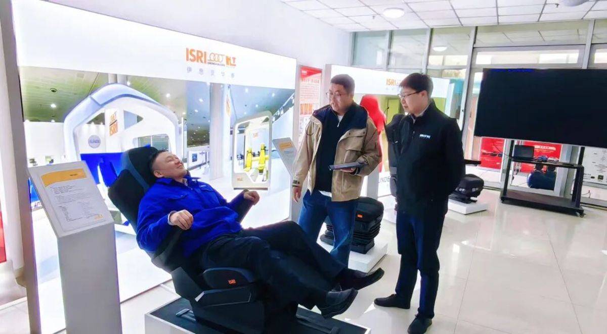 伊思灵华泰走进中通客车 携手共拓海内外市场新蓝海