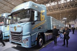 600马力康明斯发动机+16挡AMT变速箱 陕汽龙骁H干线牵引车