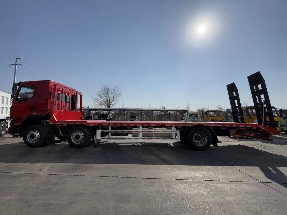 乘龙H5 6×2平板运输车:潍柴芯赋能 长轴稳护航 创富领跑b783e008-2b90-4c11-826a-21357fb37221