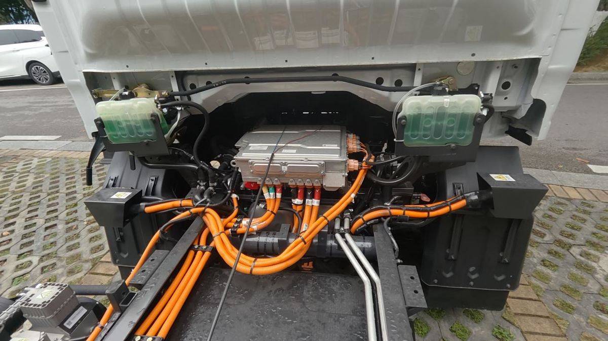 乘龙翼威2冷链纯电轻卡 冷链运输'鲜'锋